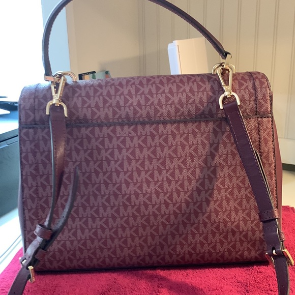 Michael Kors Merlot signature large satchel and matching credit card wallet - Picture 4 of 16